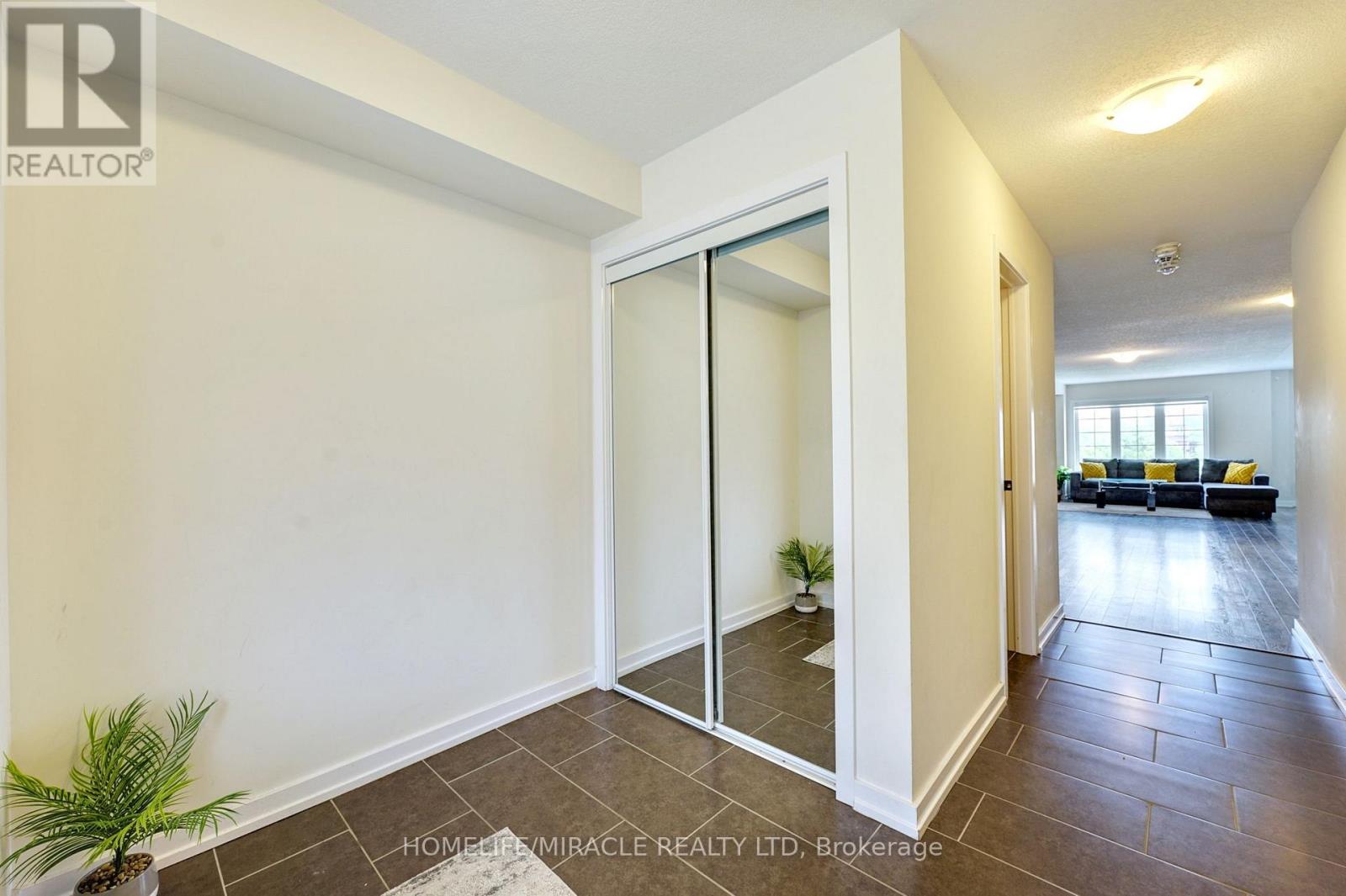 108 Golden Springs Drive, Brampton, Ontario  L7A 4N7 - Photo 5 - W12291563
