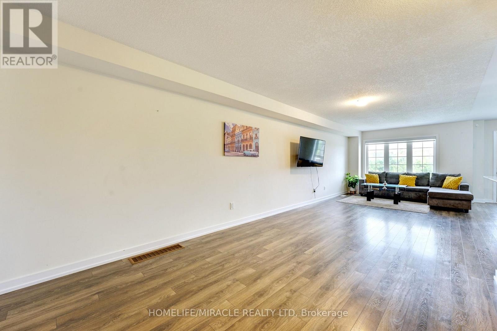 108 Golden Springs Drive, Brampton, Ontario  L7A 4N7 - Photo 7 - W12291563