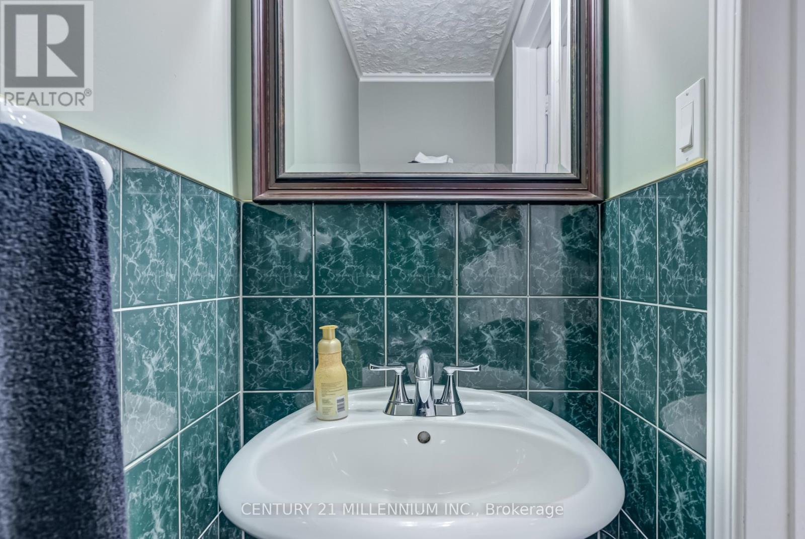 10 Greenwood Crescent, Brampton, Ontario  L6S 1T3 - Photo 26 - W12481366