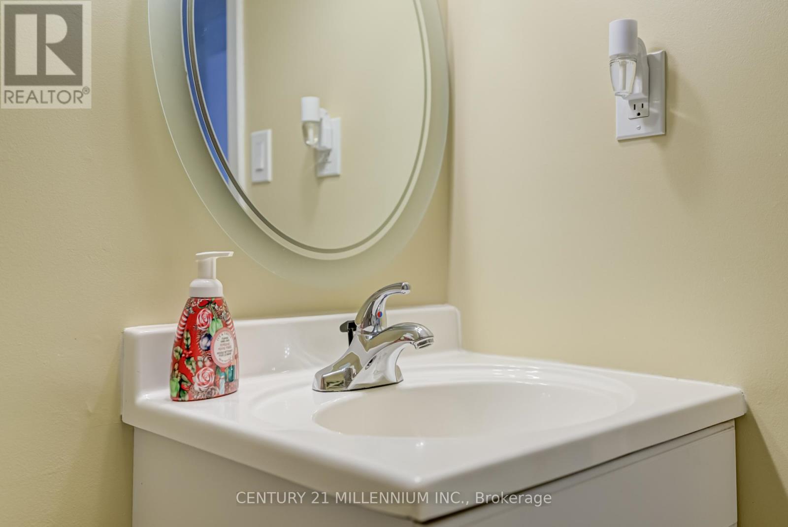 10 Greenwood Crescent, Brampton, Ontario  L6S 1T3 - Photo 38 - W12481366