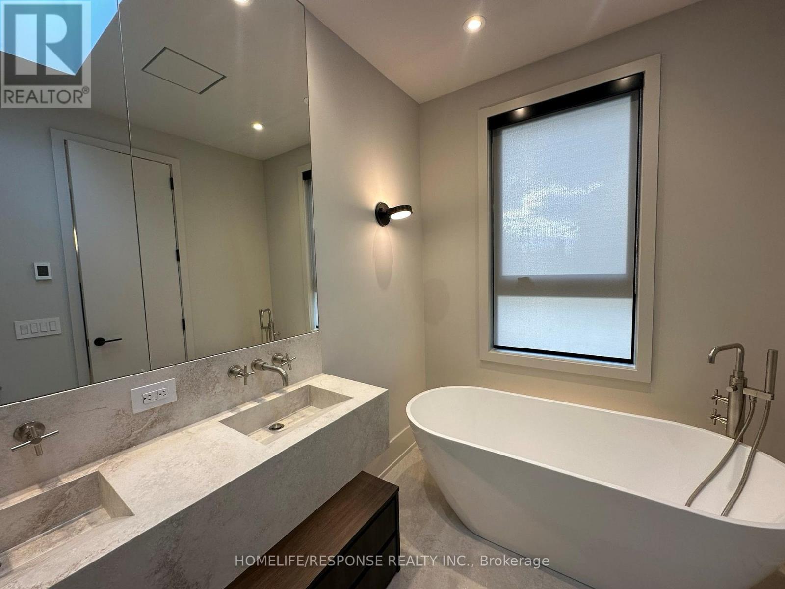 46b Lunness Road, Toronto, Ontario  M8W 4M4 - Photo 5 - W12481379