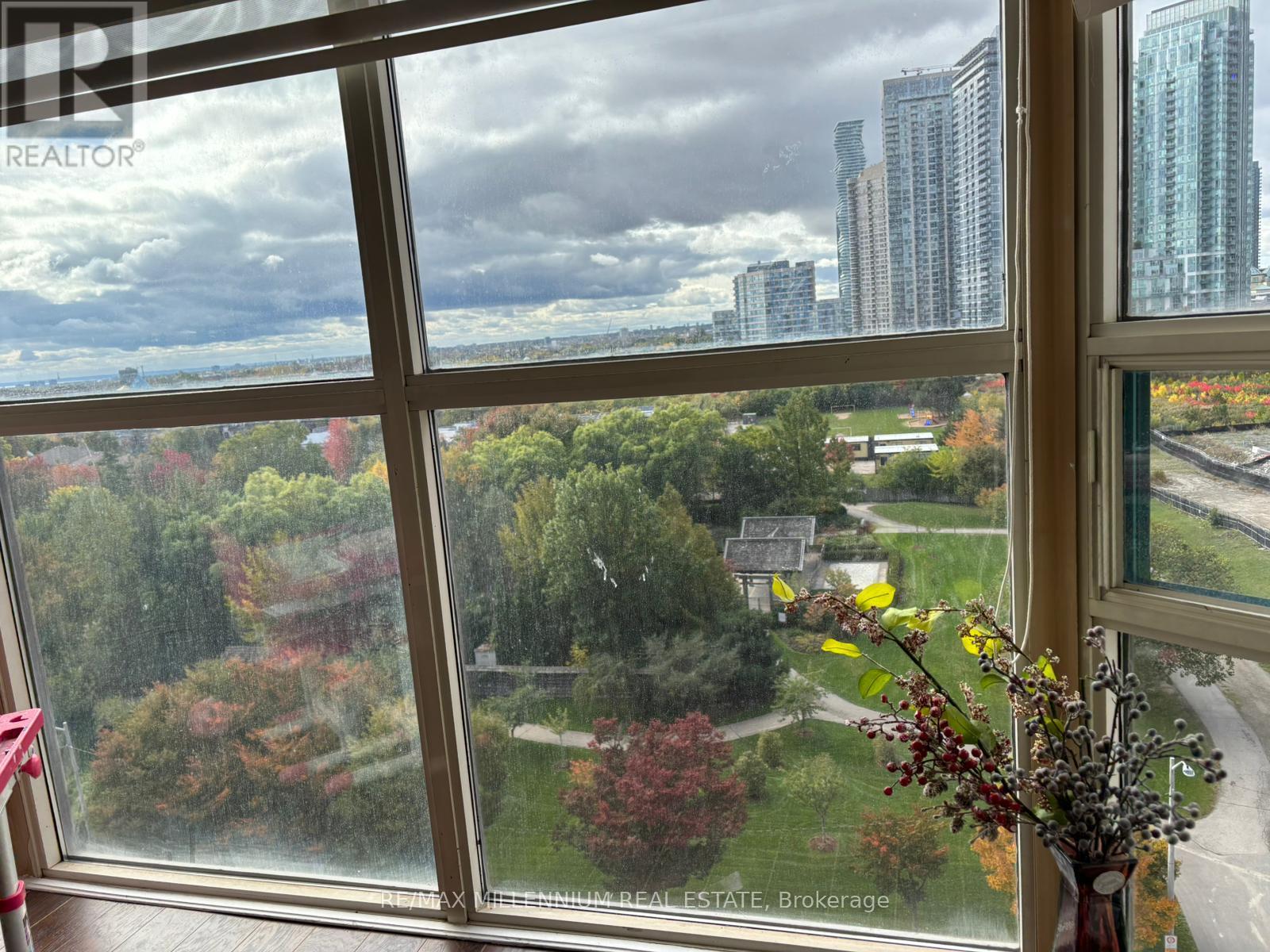 #1108 - 285 Enfield Place, Mississauga, Ontario  L5B 3Y6 - Photo 13 - W12481407