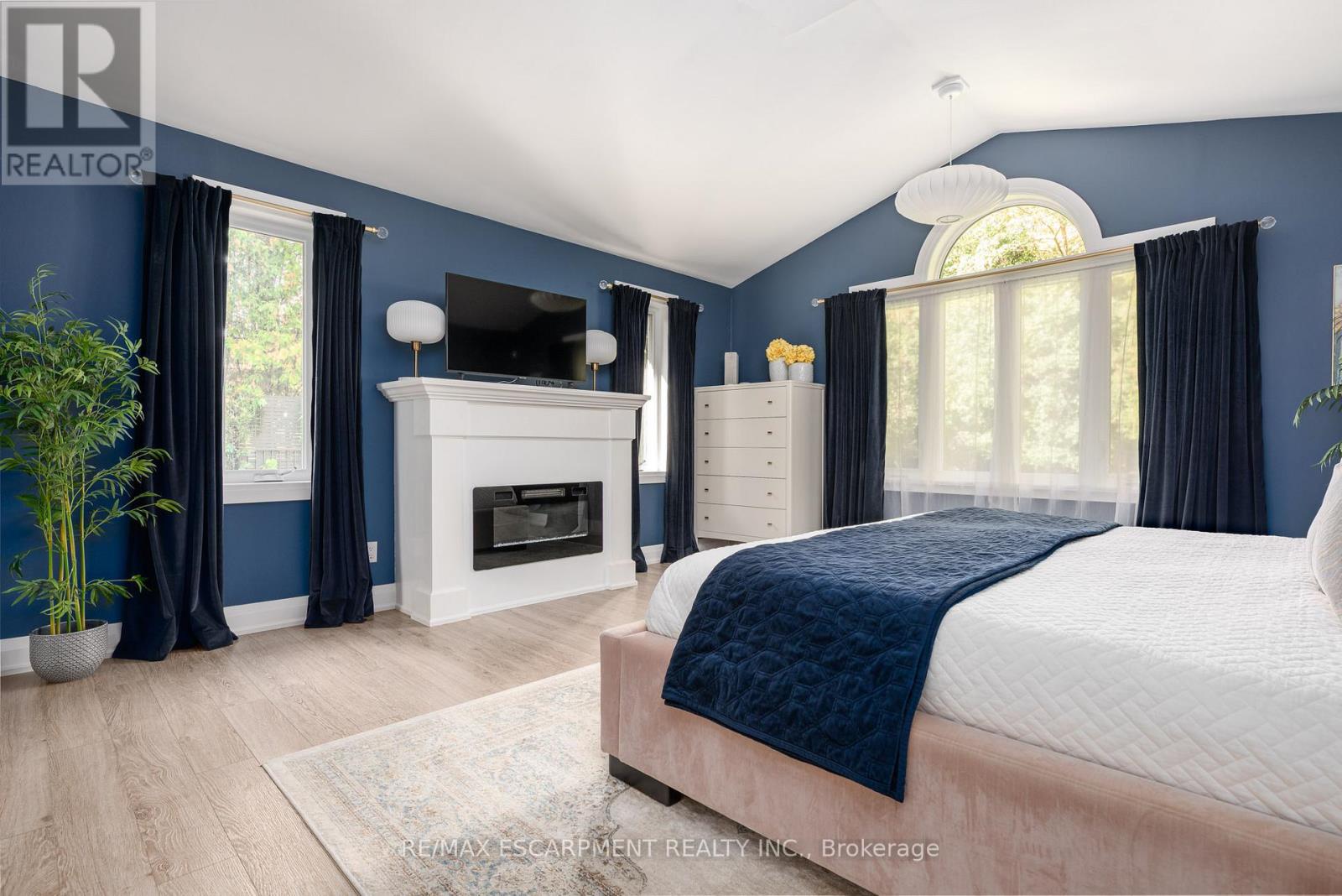 1220 Lambeth Road, Oakville, Ontario  L6H 2C8 - Photo 23 - W12481412
