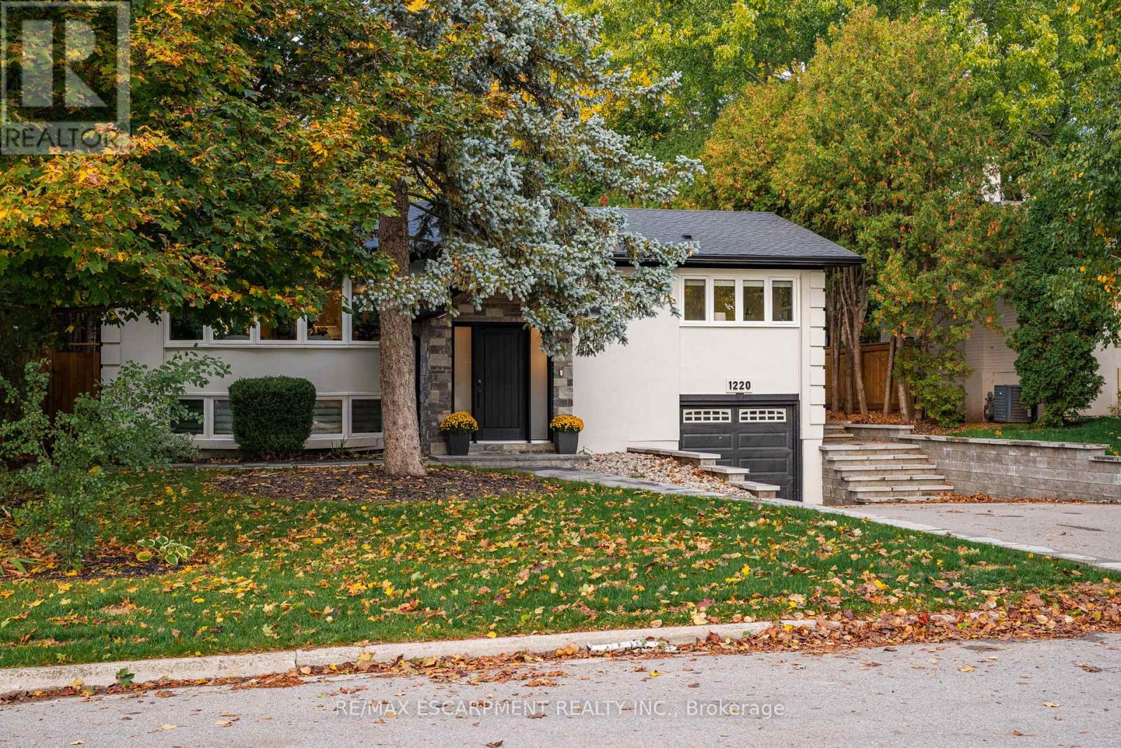 1220 Lambeth Road, Oakville, Ontario  L6H 2C8 - Photo 44 - W12481412