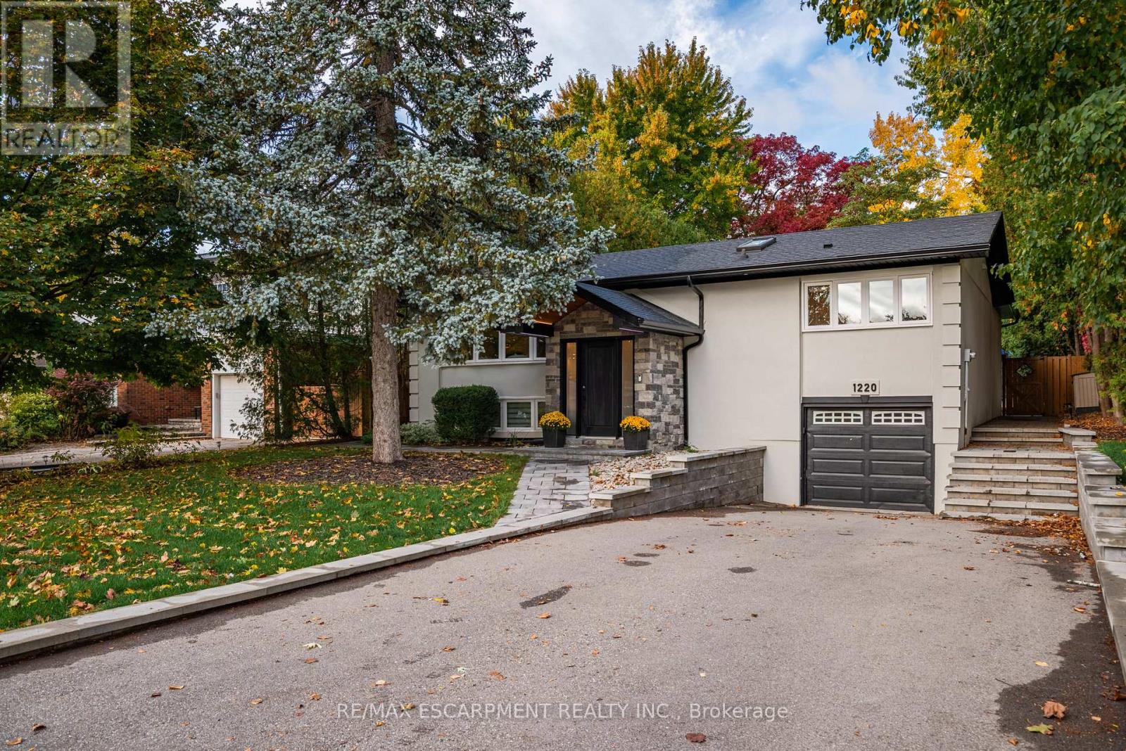 1220 Lambeth Road, Oakville, Ontario  L6H 2C8 - Photo 45 - W12481412