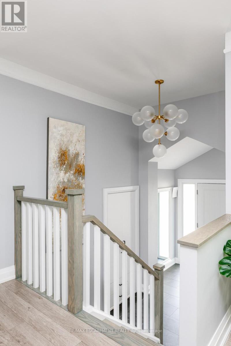 1220 Lambeth Road, Oakville, Ontario  L6H 2C8 - Photo 7 - W12481412