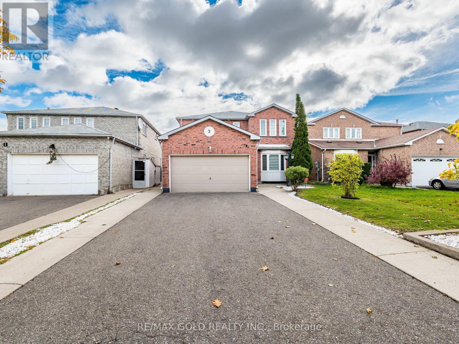 3 HAWKWAY COURT, Brampton, Ontario
