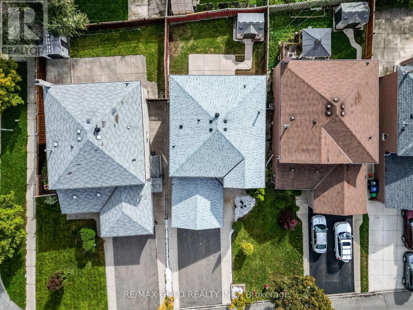 3 Hawkway Court, Brampton, Ontario  L6Y 4K7 - Photo 6 - W12481417