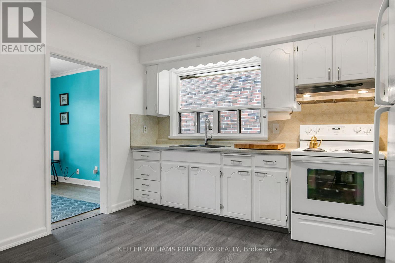 106 Botfield Avenue, Toronto, Ontario  M9B 4E5 - Photo 11 - W12475974