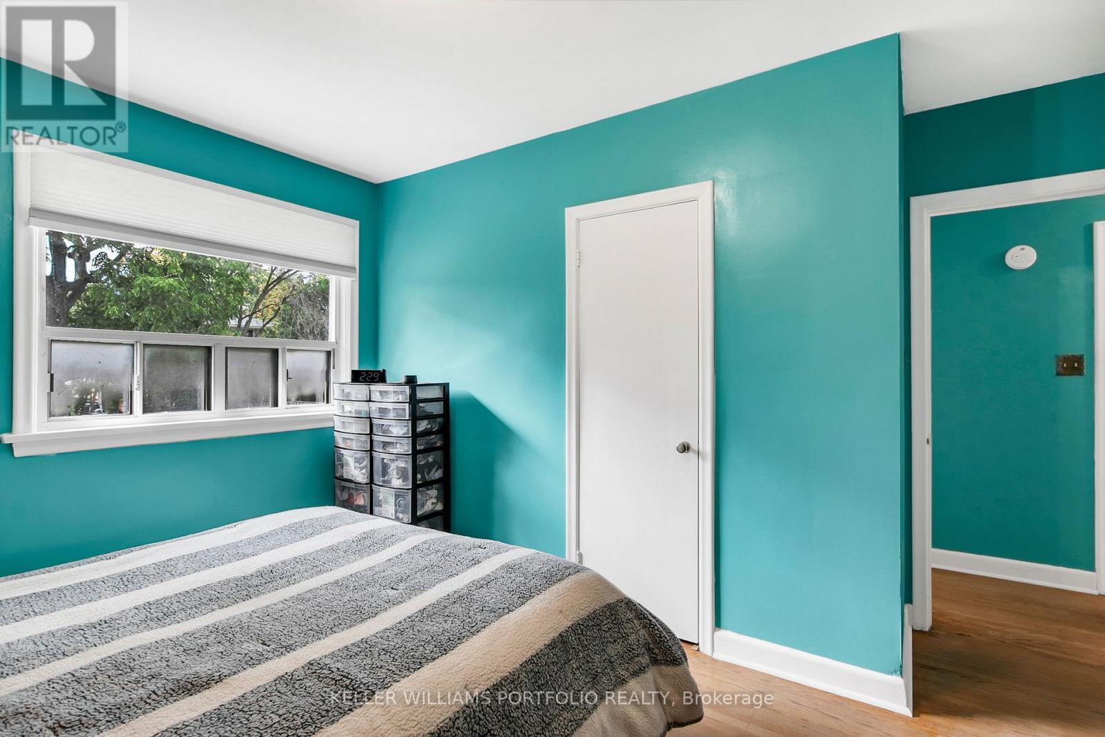 106 Botfield Avenue, Toronto, Ontario  M9B 4E5 - Photo 16 - W12475974