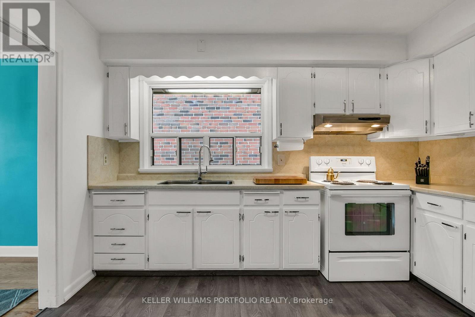 106 Botfield Avenue, Toronto, Ontario  M9B 4E5 - Photo 14 - W12475974