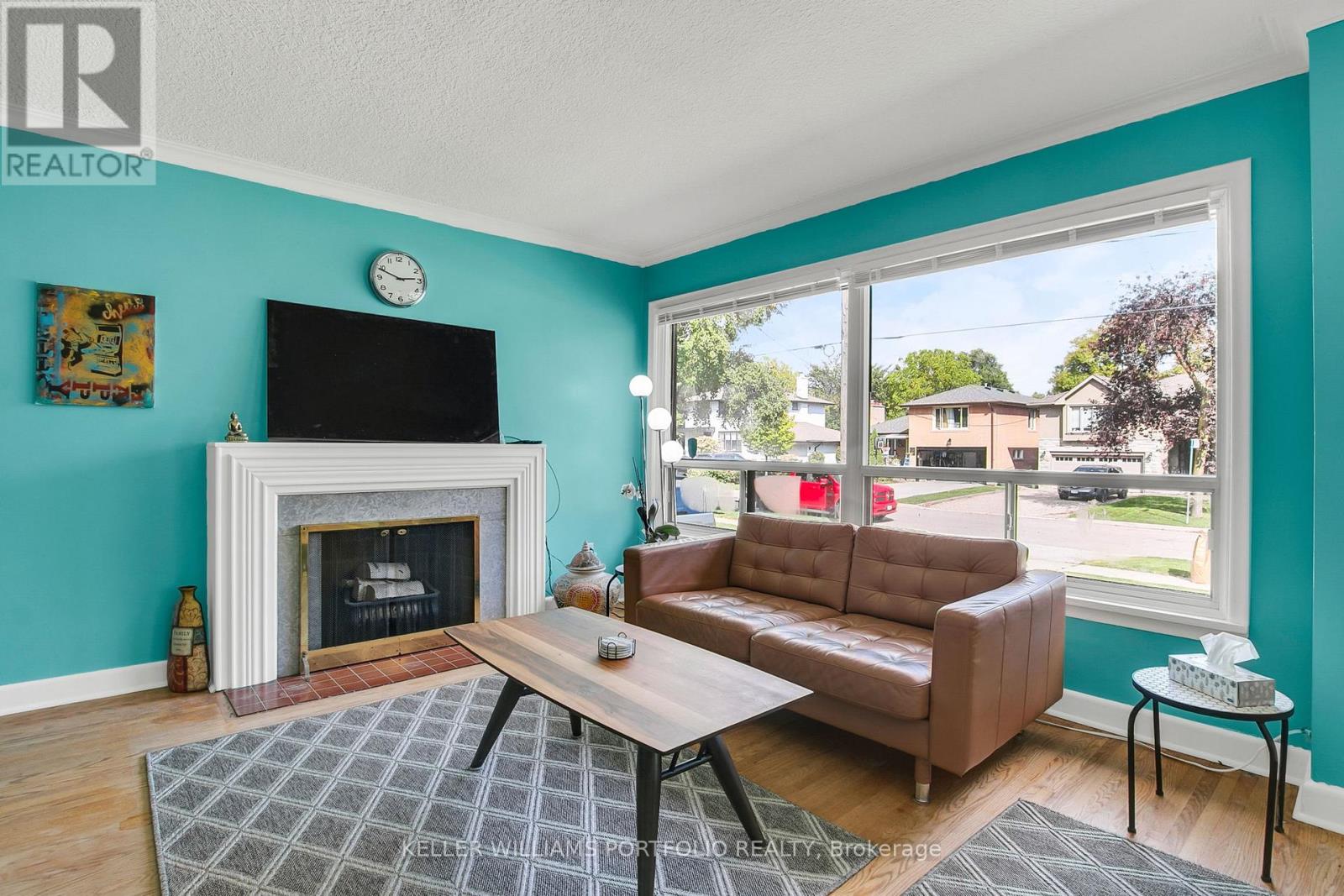 106 Botfield Avenue, Toronto, Ontario  M9B 4E5 - Photo 6 - W12475974