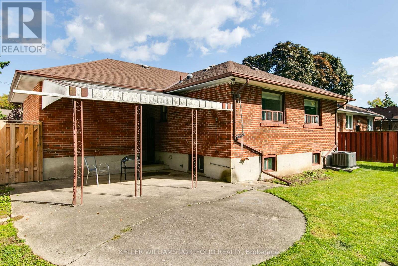 106 Botfield Avenue, Toronto, Ontario  M9B 4E5 - Photo 30 - W12475974