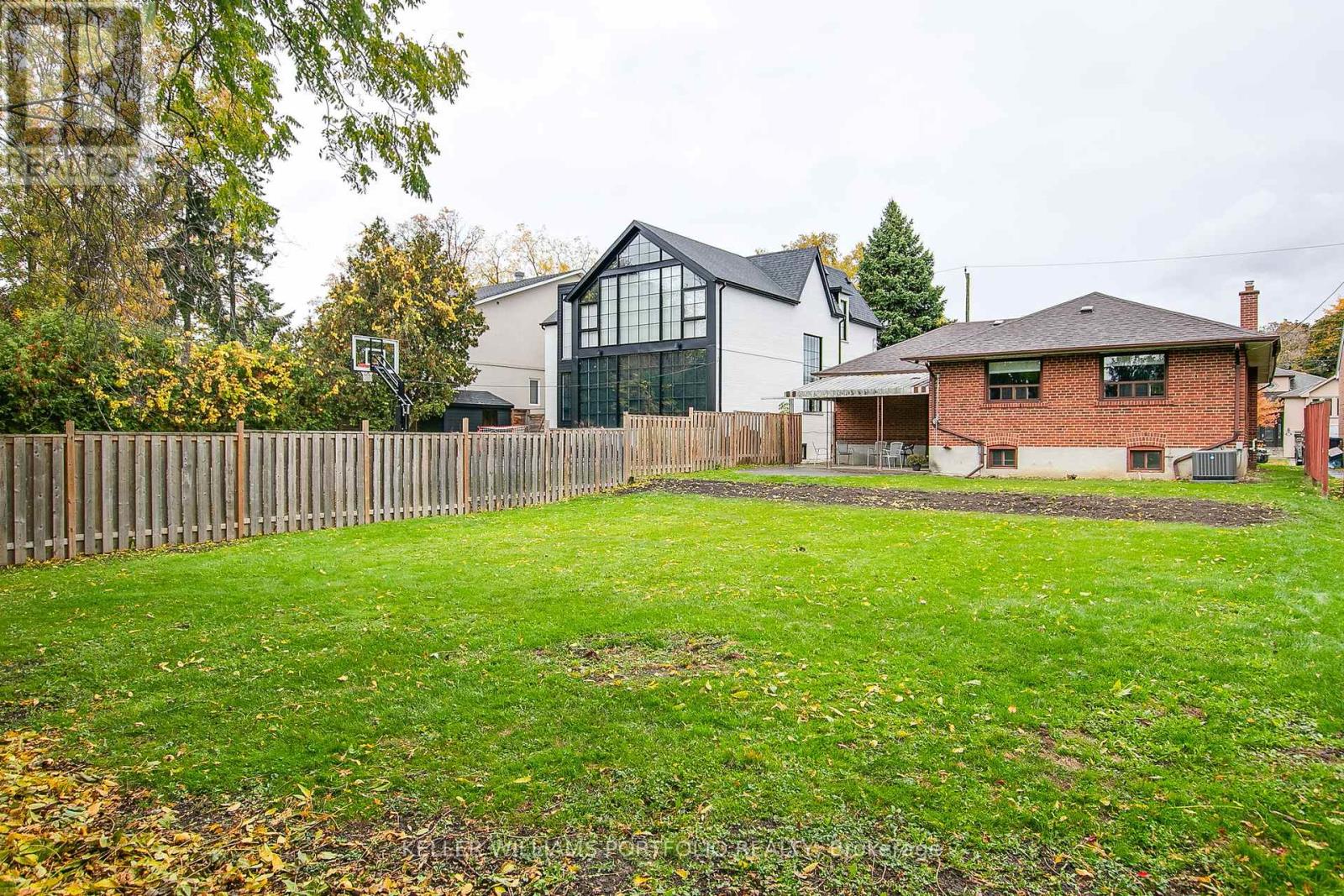 106 Botfield Avenue, Toronto, Ontario  M9B 4E5 - Photo 31 - W12475974