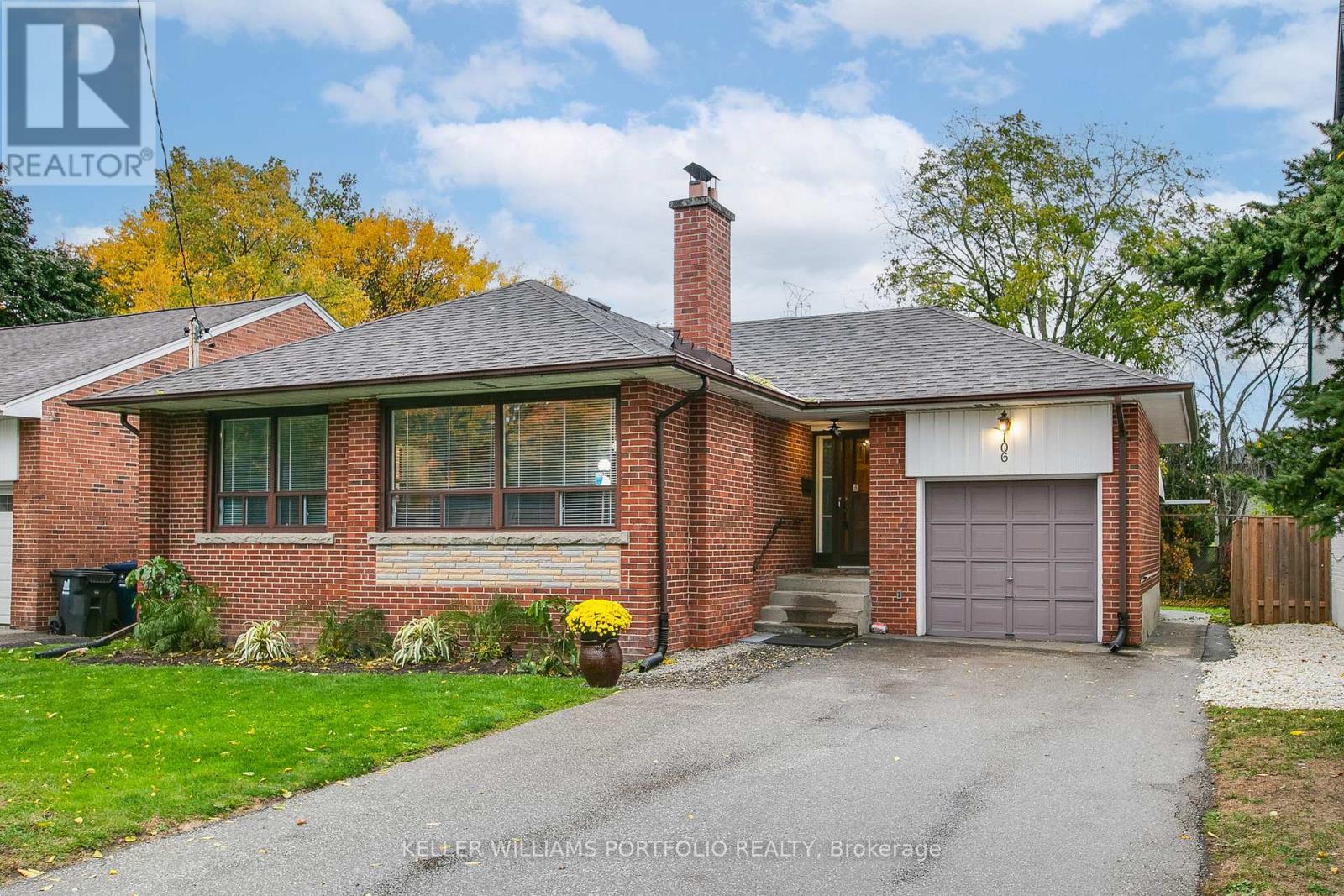 106 Botfield Avenue, Toronto, Ontario  M9B 4E5 - Photo 38 - W12475974