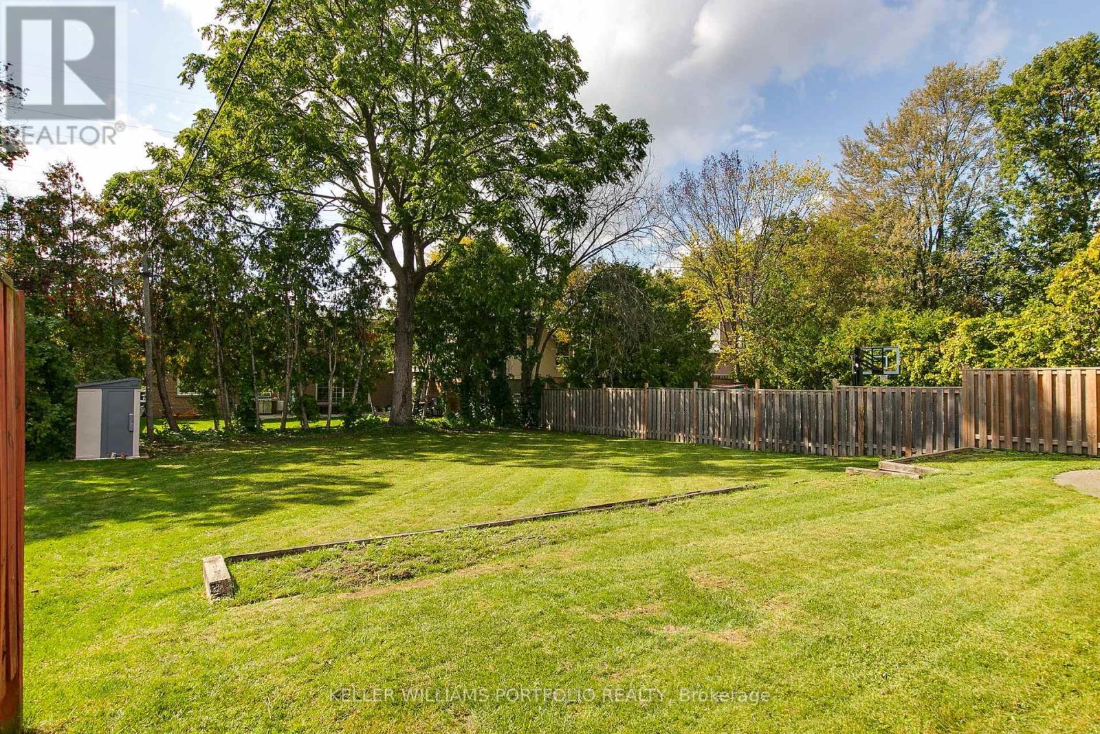 106 Botfield Avenue, Toronto, Ontario  M9B 4E5 - Photo 36 - W12475974