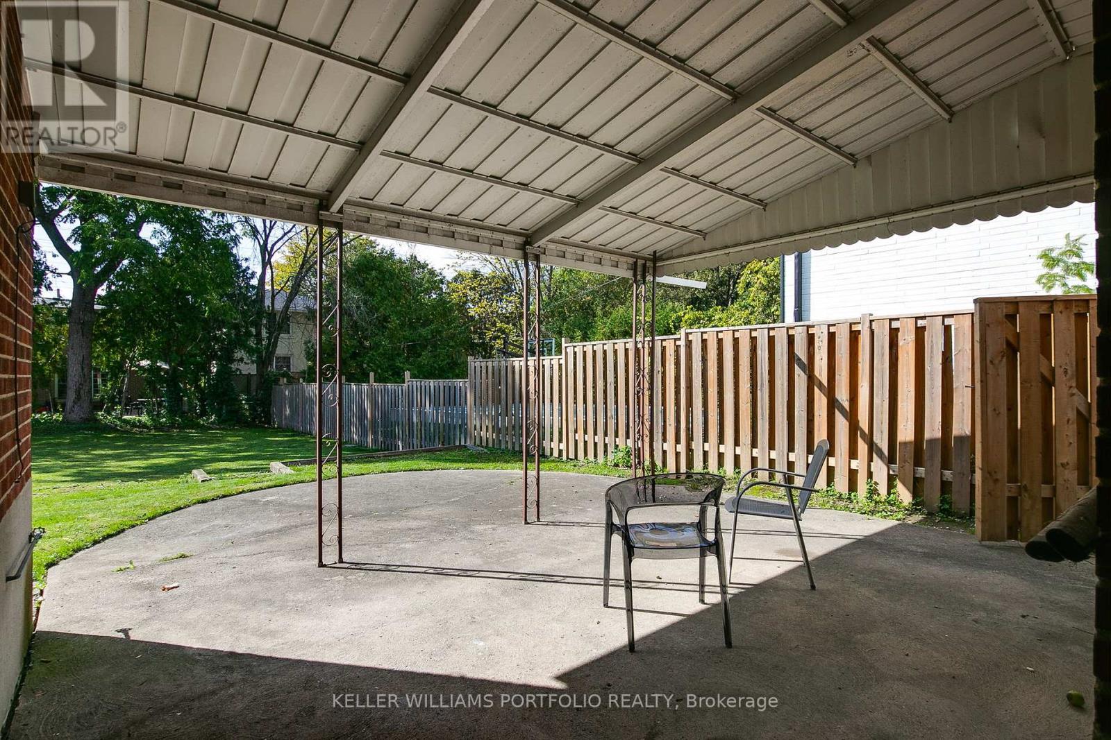 106 Botfield Avenue, Toronto, Ontario  M9B 4E5 - Photo 32 - W12475974