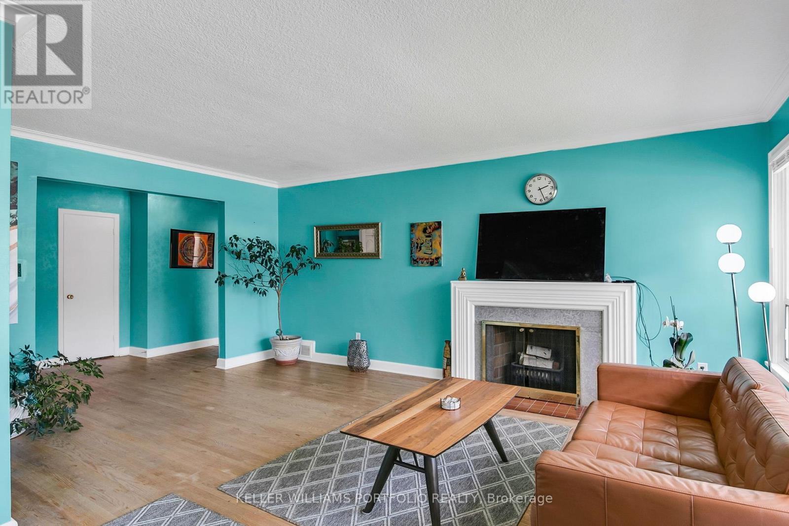 106 Botfield Avenue, Toronto, Ontario  M9B 4E5 - Photo 8 - W12475974