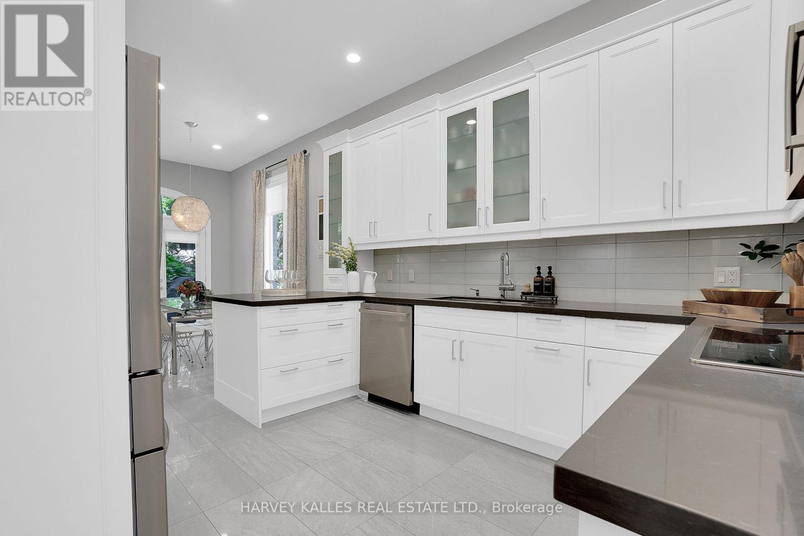 398 Bedford Park, Toronto, Ontario  M5M 1J8 - Photo 13 - C12405310