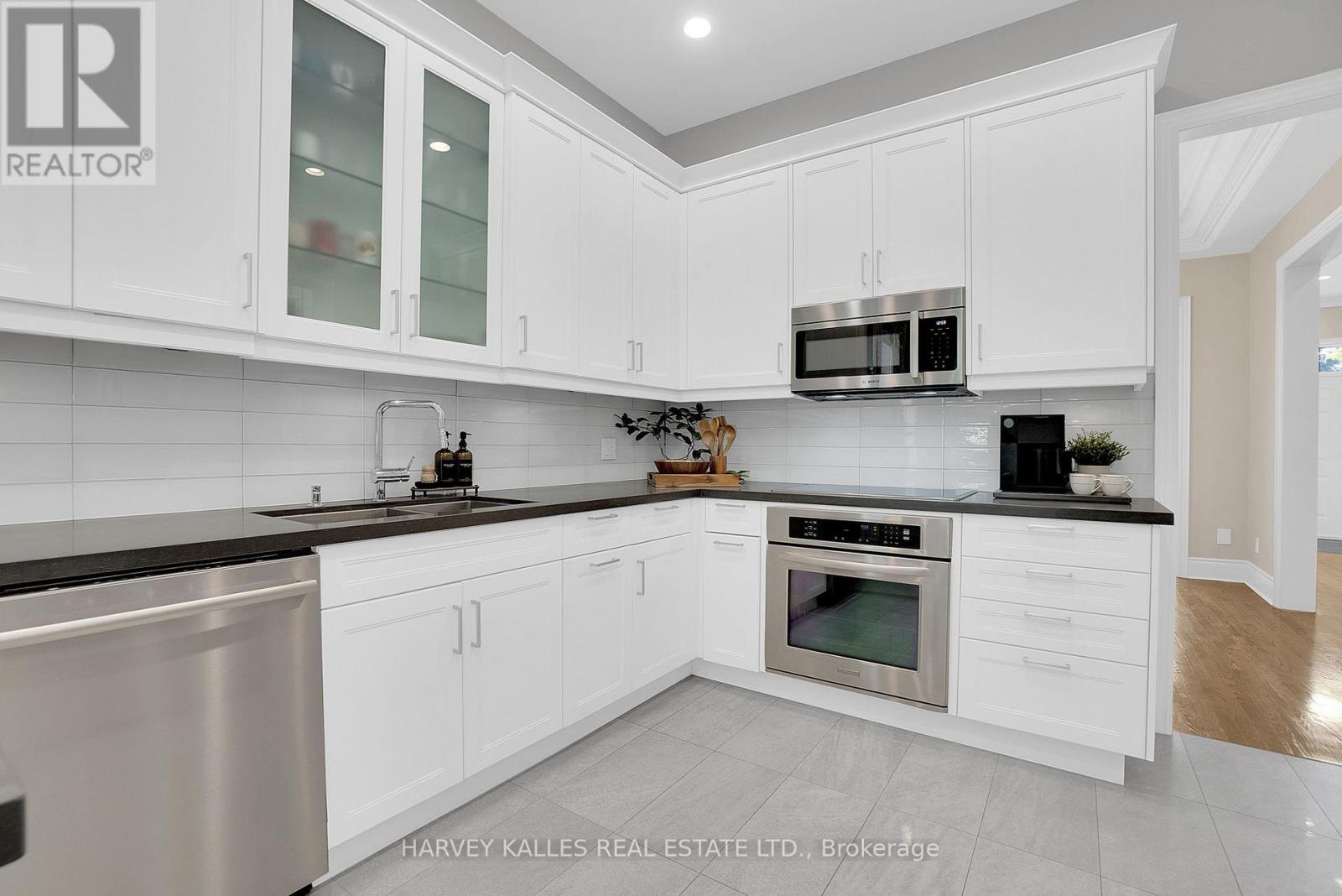 398 Bedford Park, Toronto, Ontario  M5M 1J8 - Photo 15 - C12405310