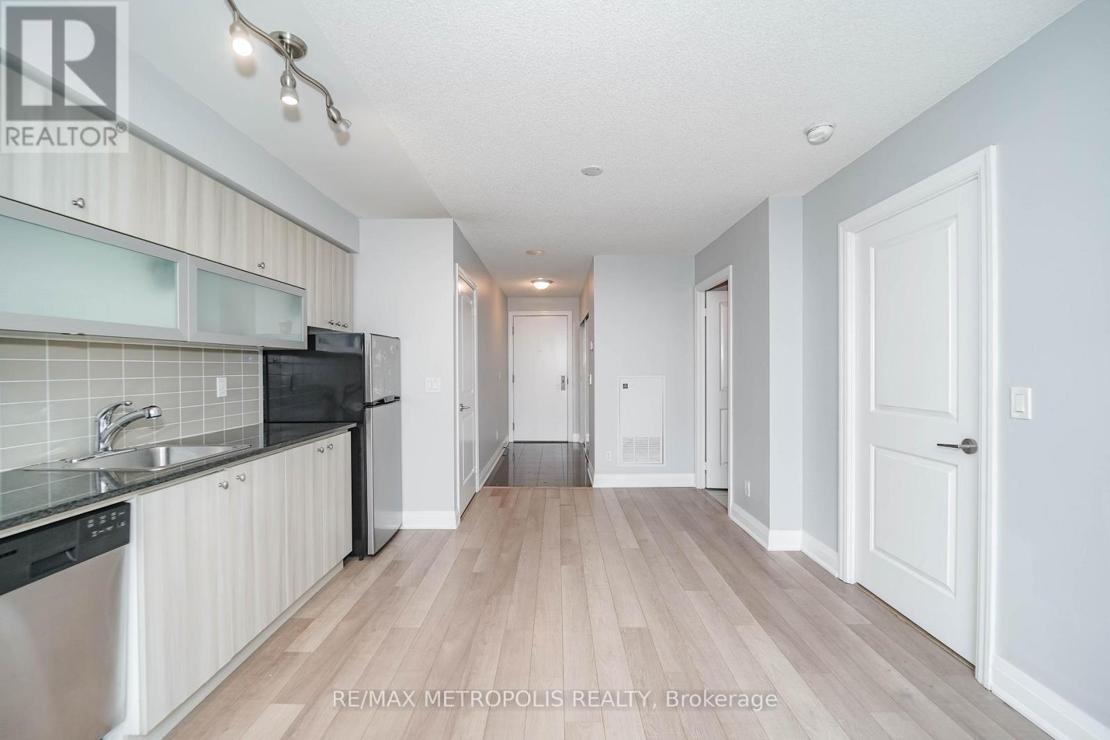 2301 - 275 Yorkland Road, Toronto, Ontario  M2J 0B4 - Photo 5 - C12481126