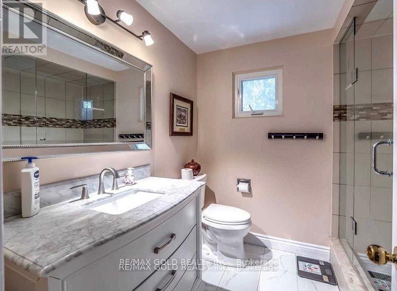 Upper - 40 Barr Crescent, Brampton, Ontario  L6Z 3E5 - Photo 13 - W12480219