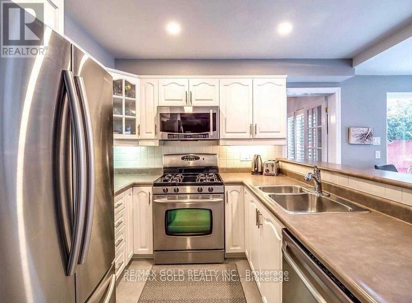 Upper - 40 Barr Crescent, Brampton, Ontario  L6Z 3E5 - Photo 12 - W12480219