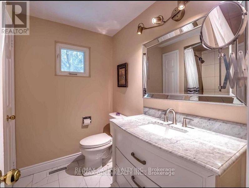 Upper - 40 Barr Crescent, Brampton, Ontario  L6Z 3E5 - Photo 15 - W12480219