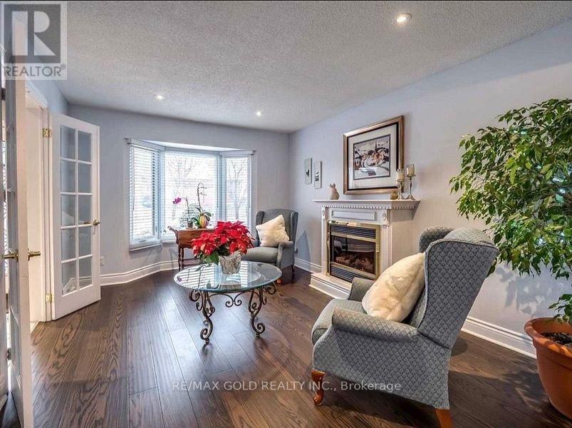 Upper - 40 Barr Crescent, Brampton, Ontario  L6Z 3E5 - Photo 3 - W12480219