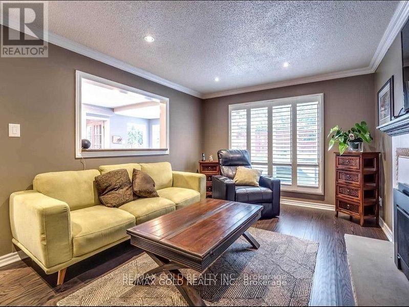 Upper - 40 Barr Crescent, Brampton, Ontario  L6Z 3E5 - Photo 10 - W12480219