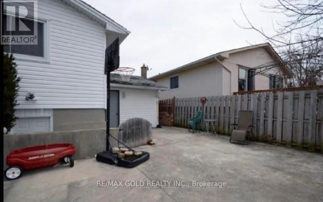 56 Tumbleweed Crescent, London South, Ontario  N6E 2N7 - Photo 10 - X12446216