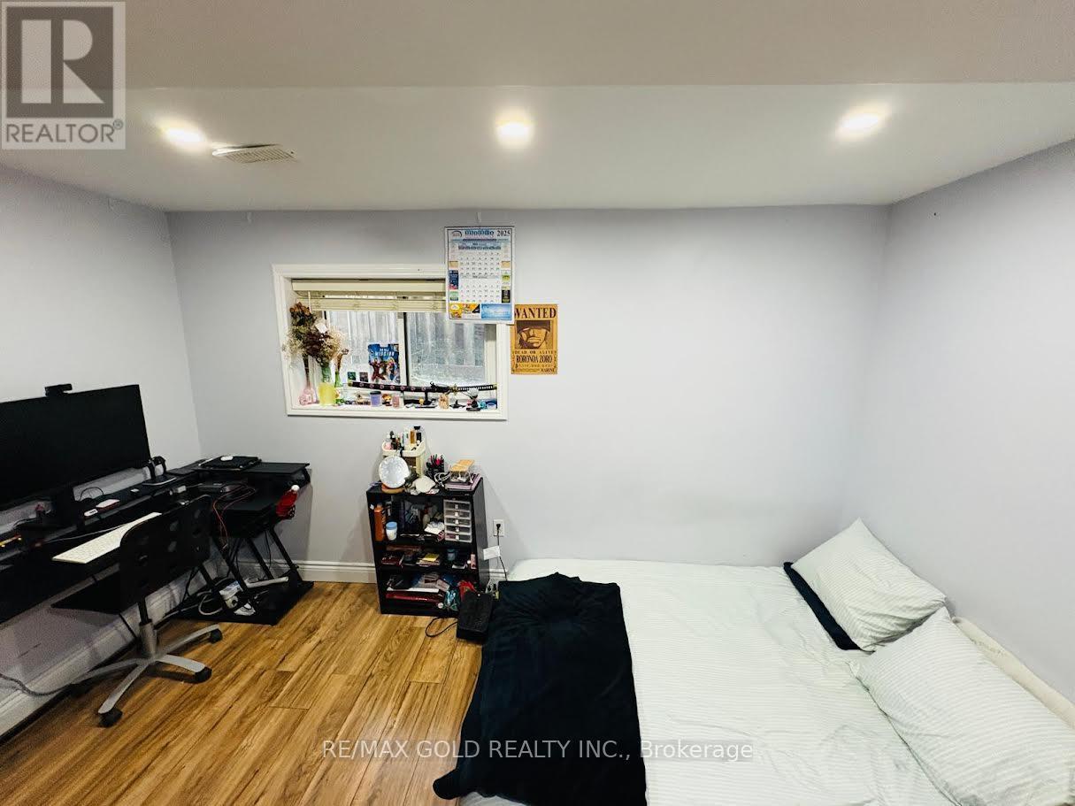 56 Tumbleweed Crescent, London South, Ontario  N6E 2N7 - Photo 4 - X12446216