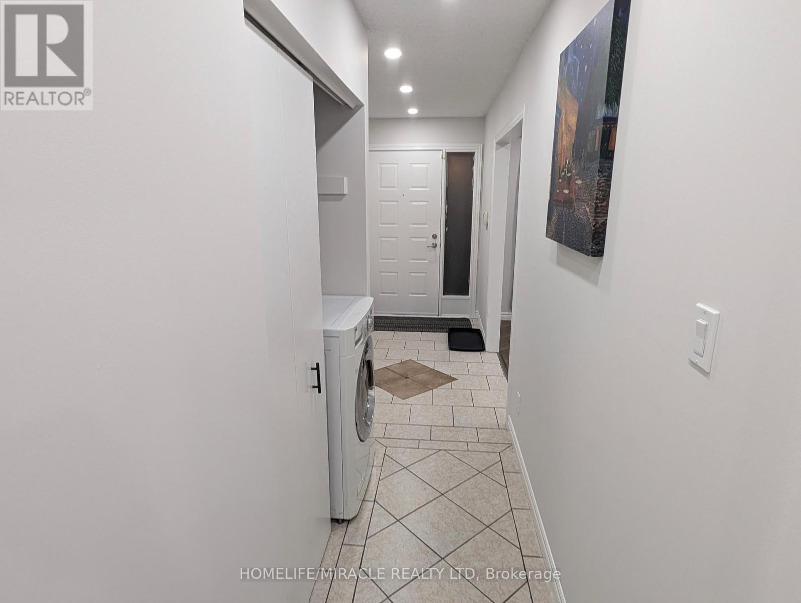 699 Classic Drive, London East, Ontario  N6W 5X1 - Photo 6 - X12481078