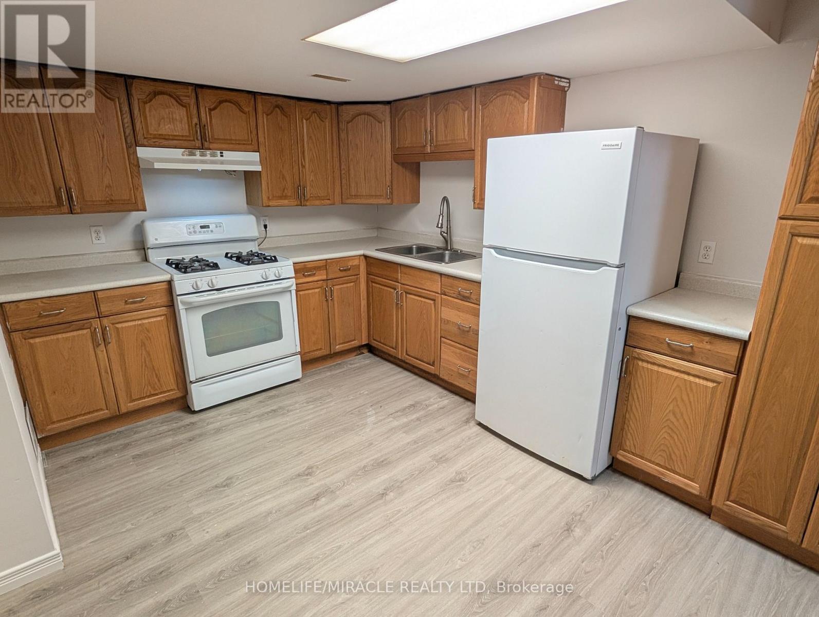 699 Classic Drive, London East, Ontario  N6W 5X1 - Photo 21 - X12481078