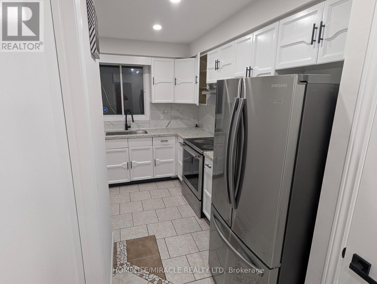 699 Classic Drive, London East, Ontario  N6W 5X1 - Photo 7 - X12481078