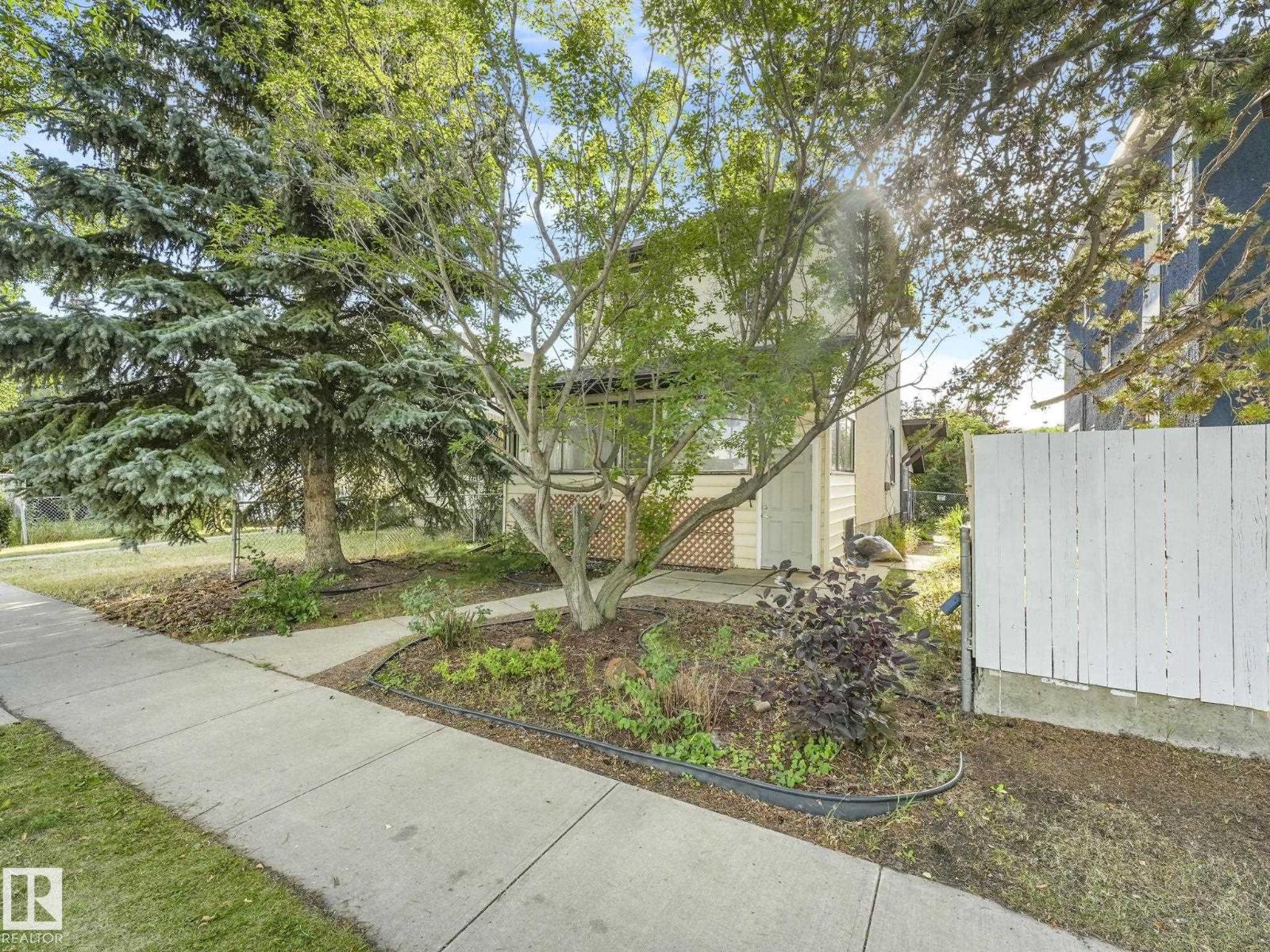 11408 81 St Nw, Edmonton, Alberta  T5B 2R6 - Photo 2 - E4451763