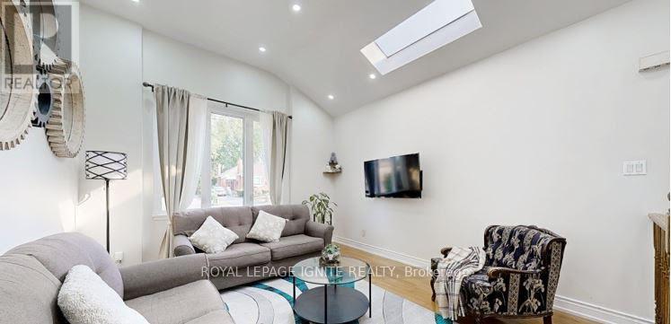 140 Benleigh Drive, Toronto, Ontario  M1H 1K3 - Photo 3 - E12481474