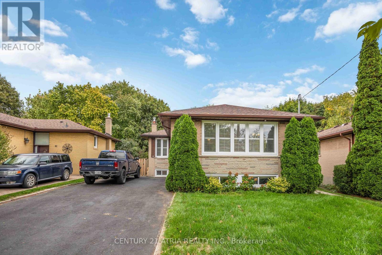 39 AMBERDALE DRIVE, Toronto, Ontario