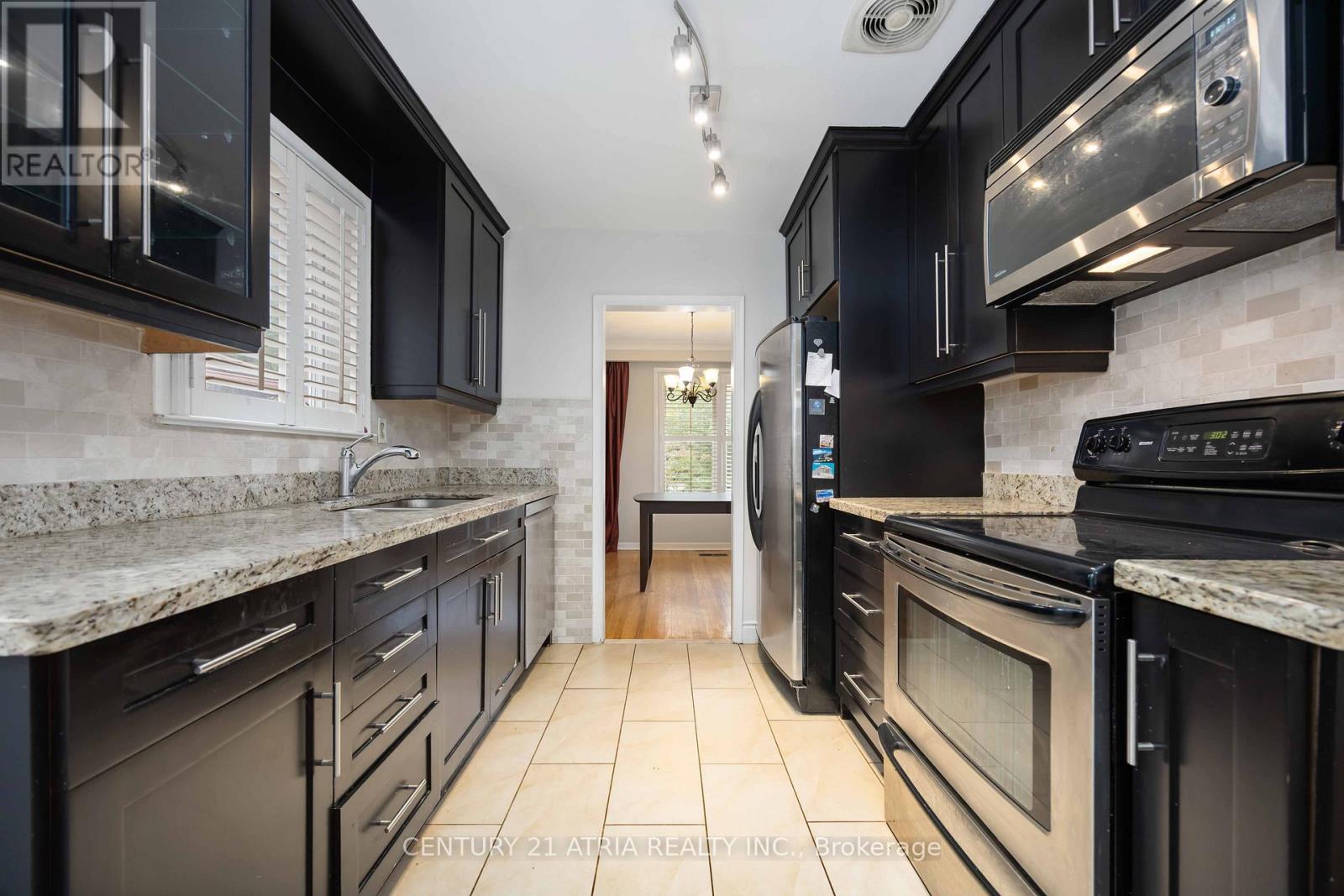 39 Amberdale Drive, Toronto, Ontario  M1P 4B9 - Photo 10 - E12481533