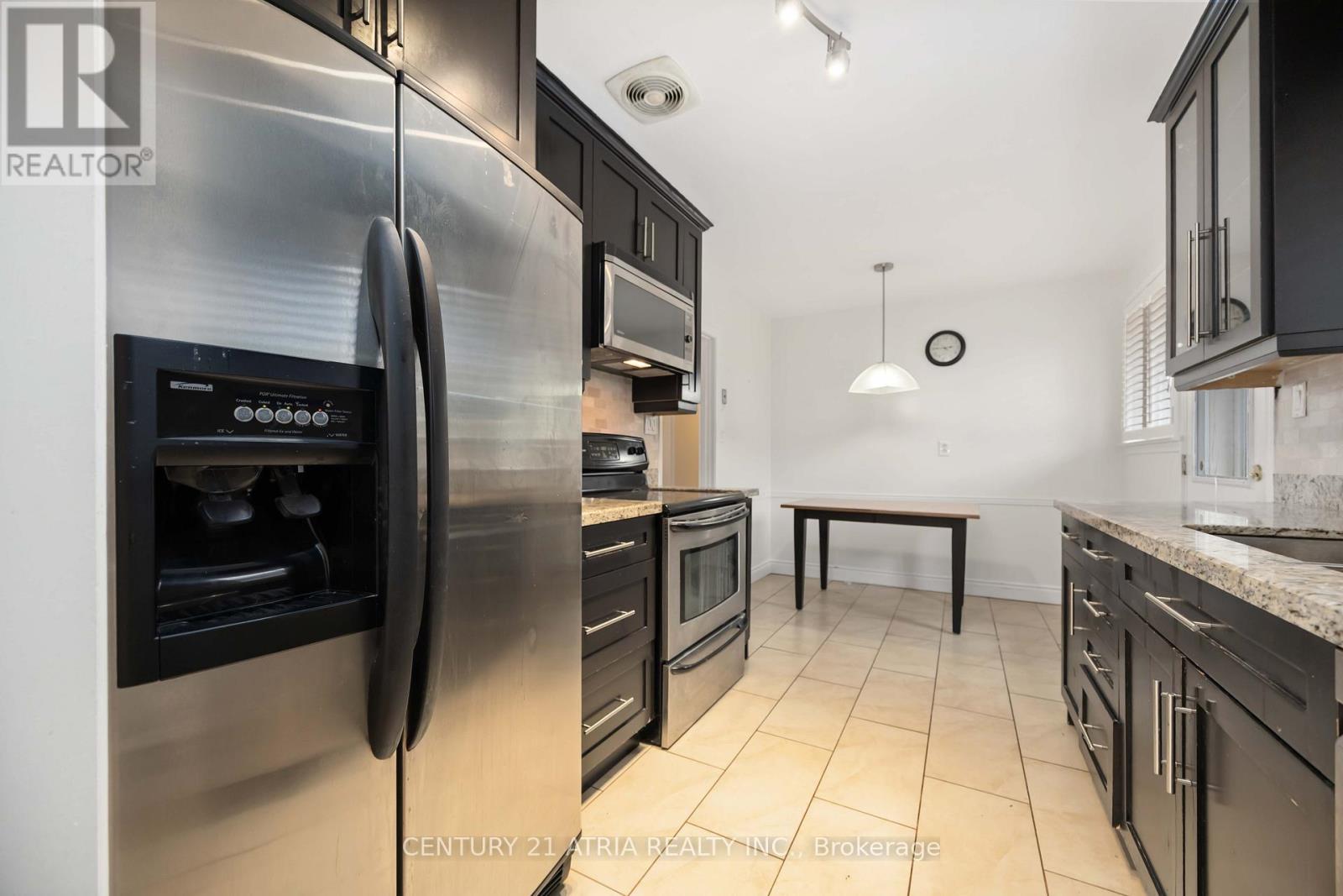 39 Amberdale Drive, Toronto, Ontario  M1P 4B9 - Photo 8 - E12481533