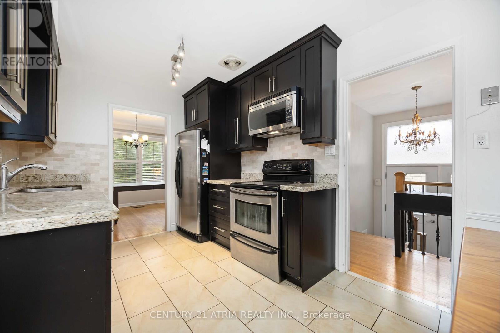 39 Amberdale Drive, Toronto, Ontario  M1P 4B9 - Photo 9 - E12481533