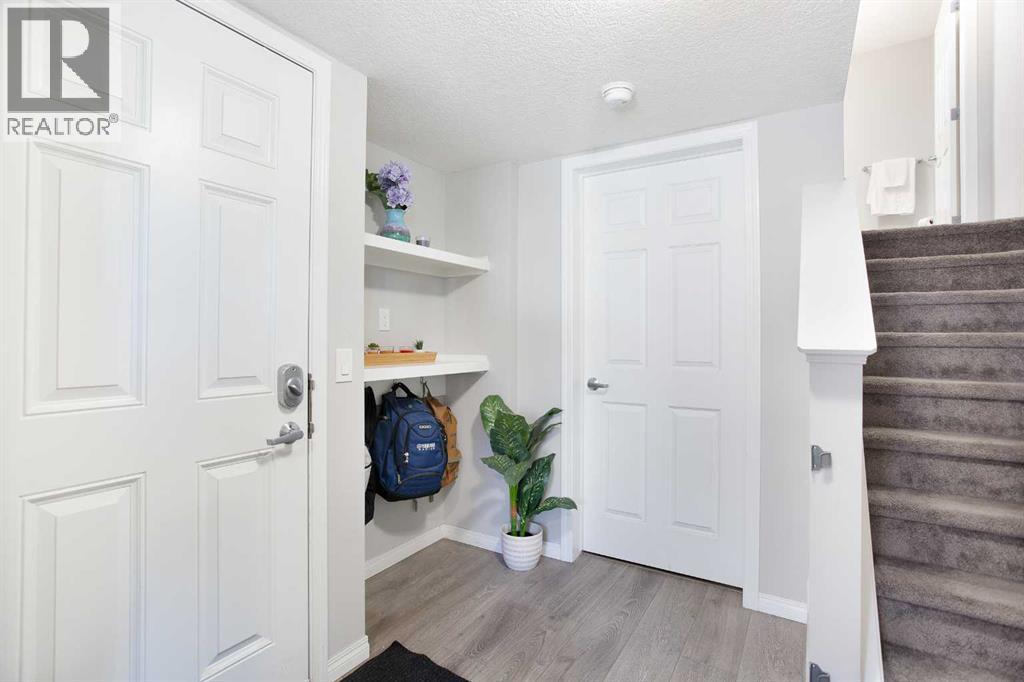 214 Hillcrest Gardens Sw, Airdrie, Alberta  T4B 4H8 - Photo 4 - A2265844