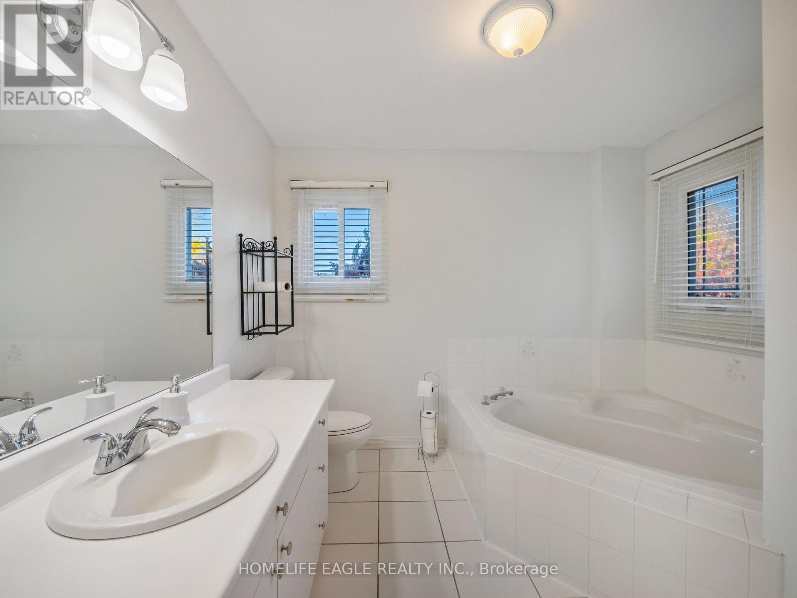 55 Attridge Drive, Aurora, Ontario  L4G 6J4 - Photo 14 - N12481419