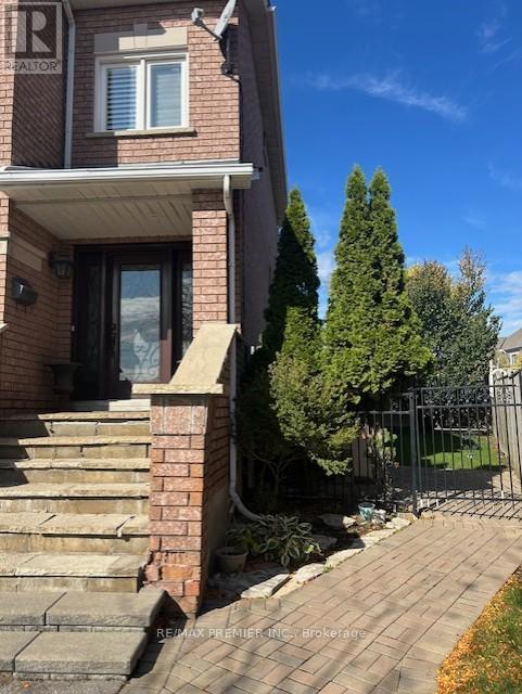 56 Isa Court, Vaughan, Ontario  L4H 1J4 - Photo 4 - N12481484