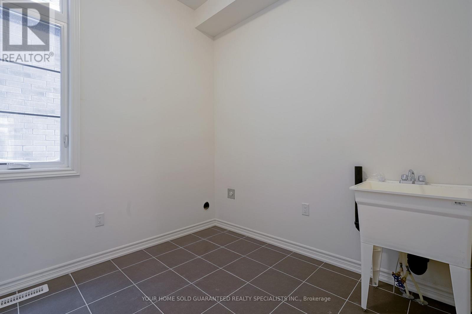 62 Calypso Avenue, Springwater, Ontario  L0L 1Y3 - Photo 23 - S12481433