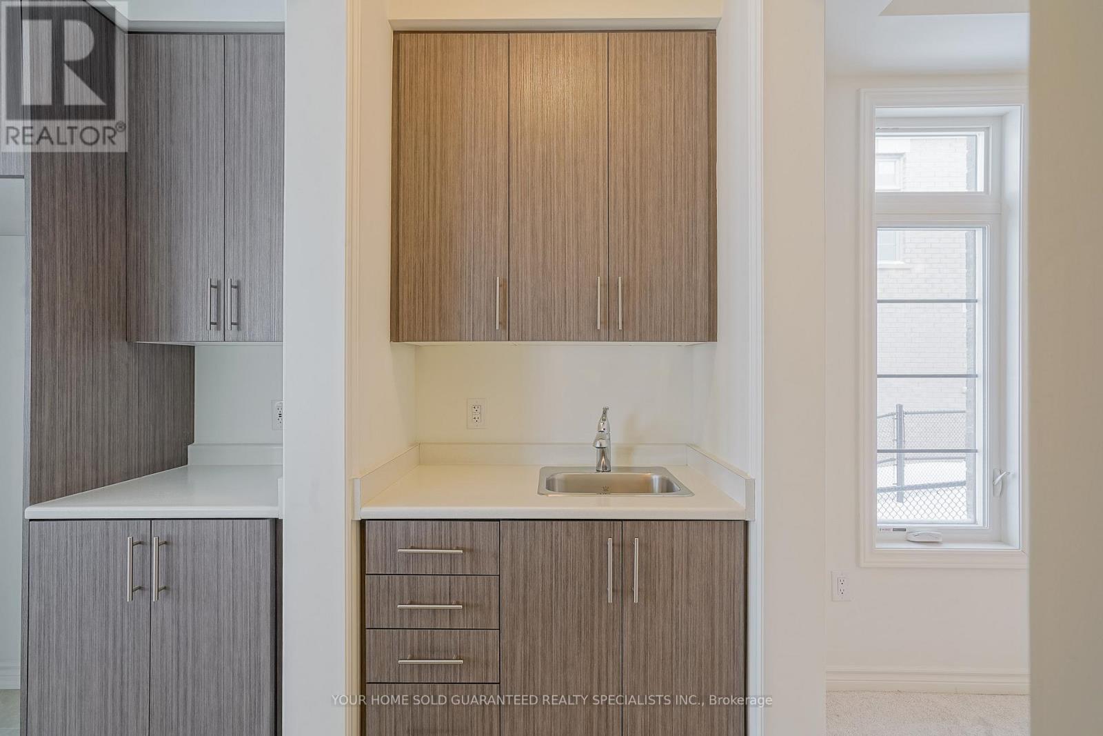 62 Calypso Avenue, Springwater, Ontario  L0L 1Y3 - Photo 4 - S12481433