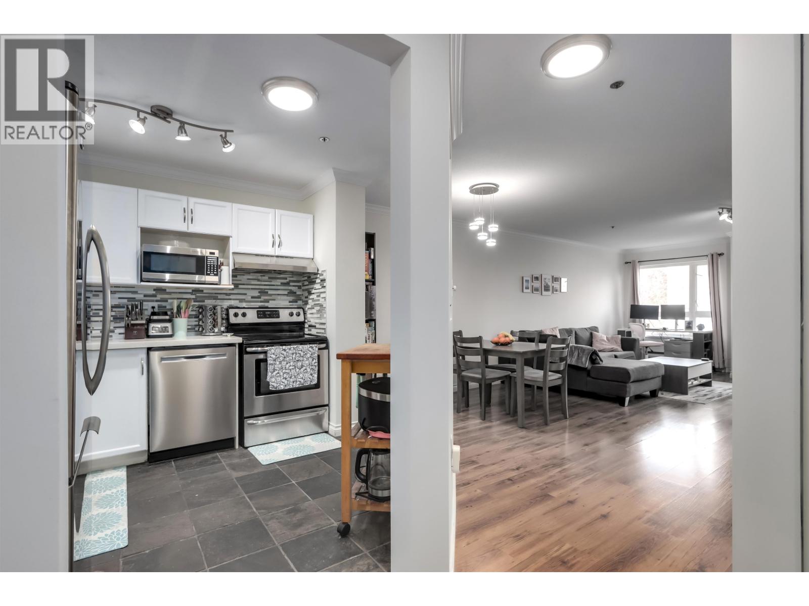 202 2335 WHYTE AVENUE, Port Coquitlam, British Columbia