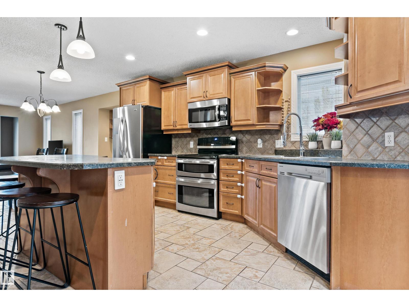 99 Arlington Dr, St. Albert, Alberta  T8N 5P4 - Photo 12 - E4463436