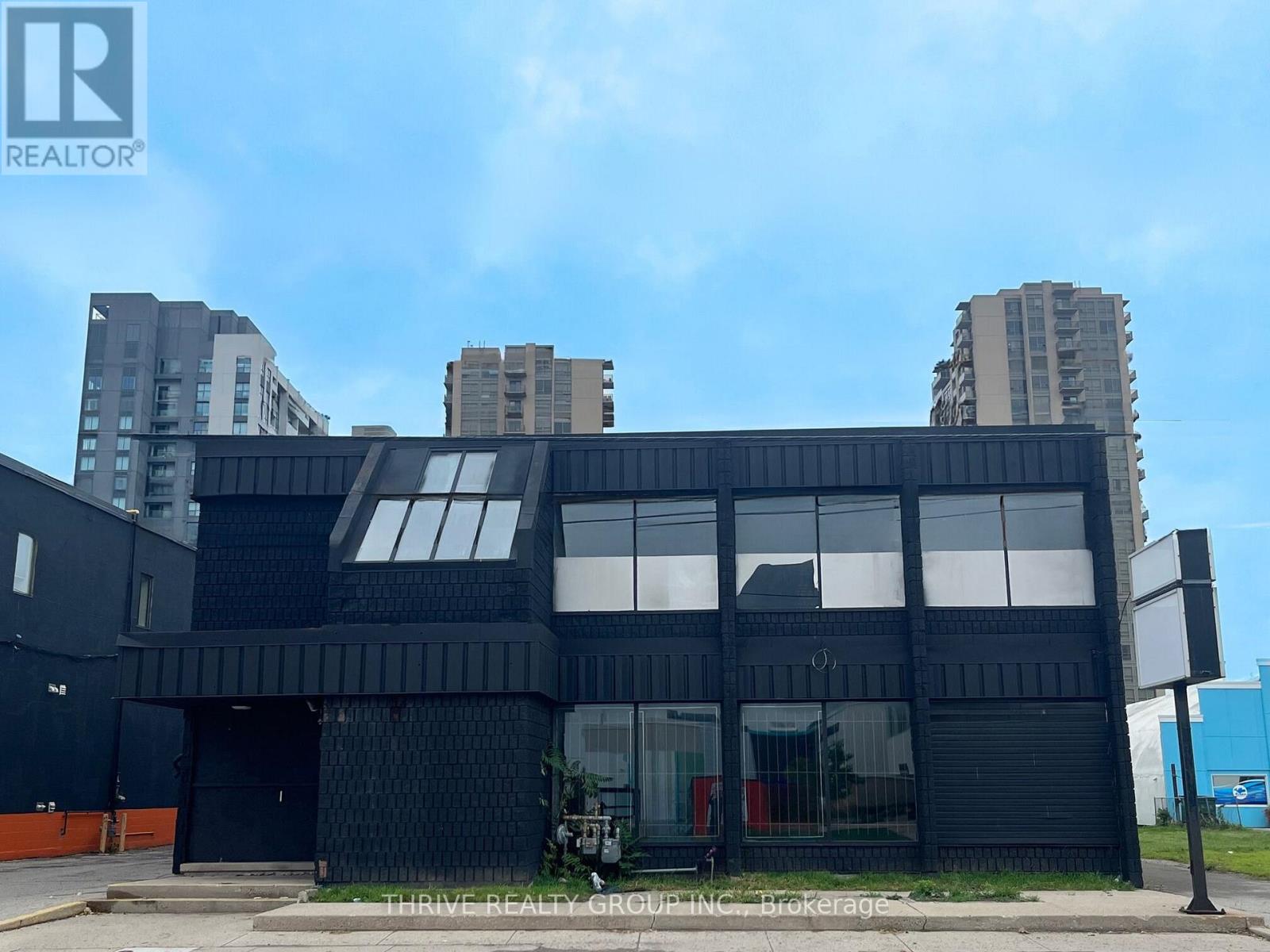 724 YORK STREET, London East, Ontario