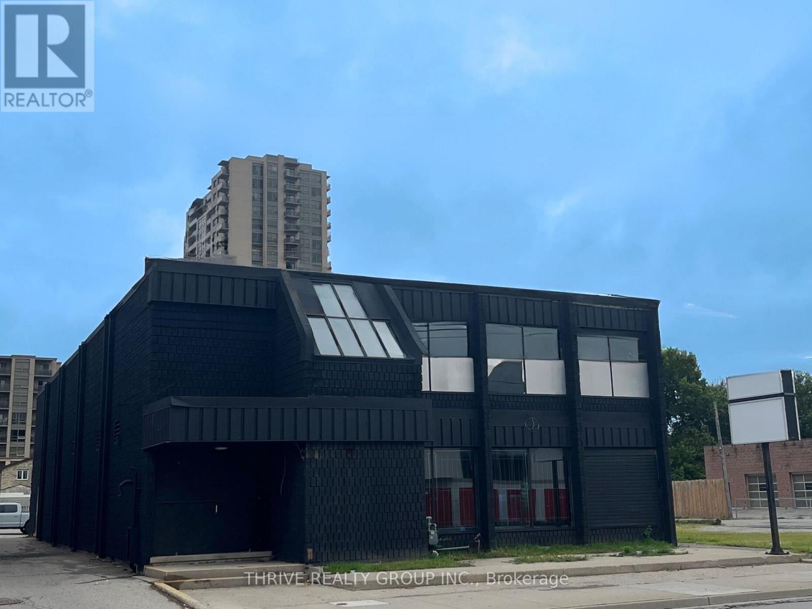 724 York Street, London East, Ontario  N5W 2S8 - Photo 2 - X12481541
